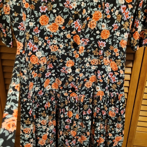 VTG Floral & Black Font Button Down Dress - Picture 6 of 7